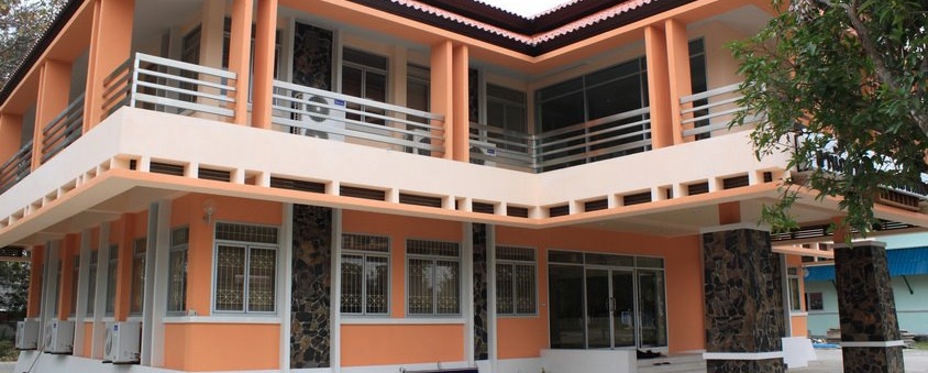 อาคารสำนักงานสรรพากรพื้นที่สาขาสันกำแพง พร้อมโรงจอดรถ
