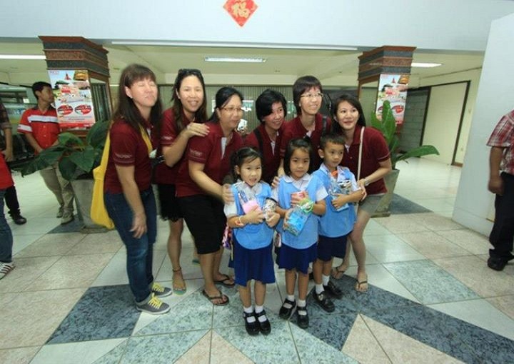 กิจกรรมบริจาคสิ่งของ และบำเพ็ญประโยชน์ โรงเรียนในถิ่นทุรกันดาร  ร่วมกับ บ.Tanglin ประเทศสิงคโปร์